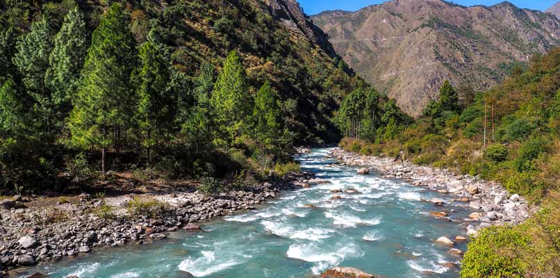 river-806x400