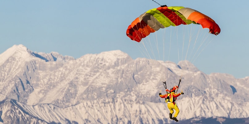 skydive-806x400 skydive-806x400